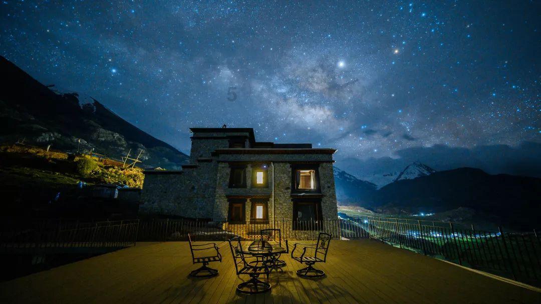 外星球体进黑洞